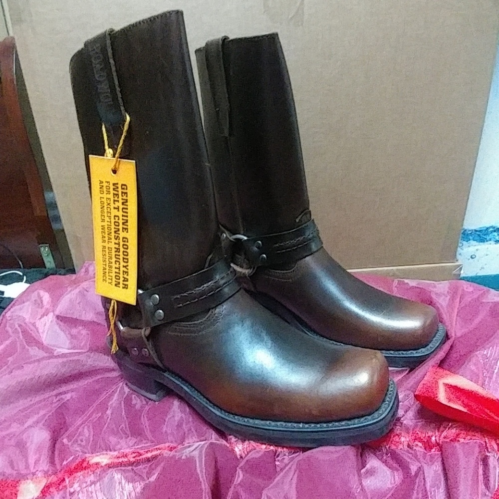 Brand new boots with tag and no box